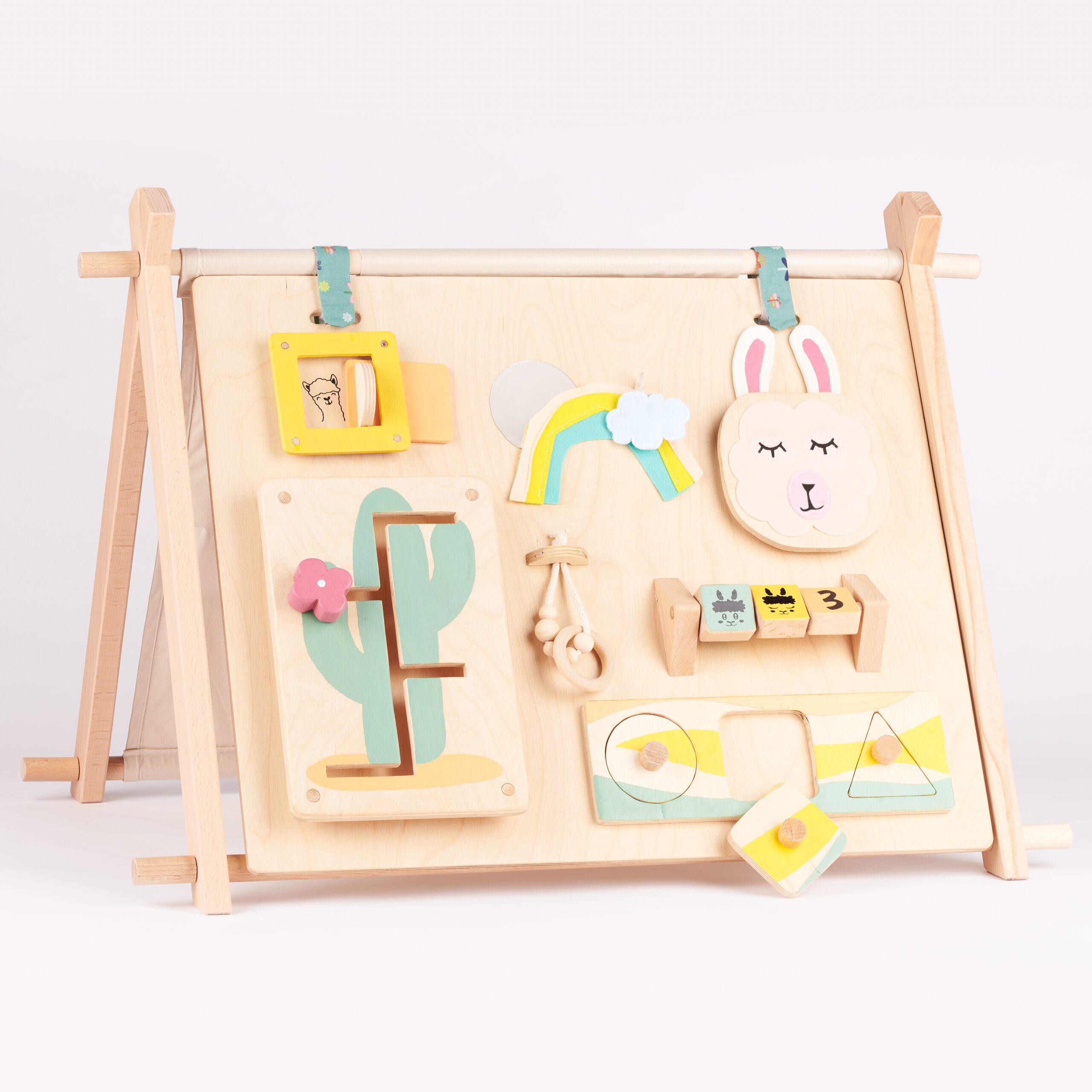 Montessori busy board: what it’s for, sensory activities and buying guide
