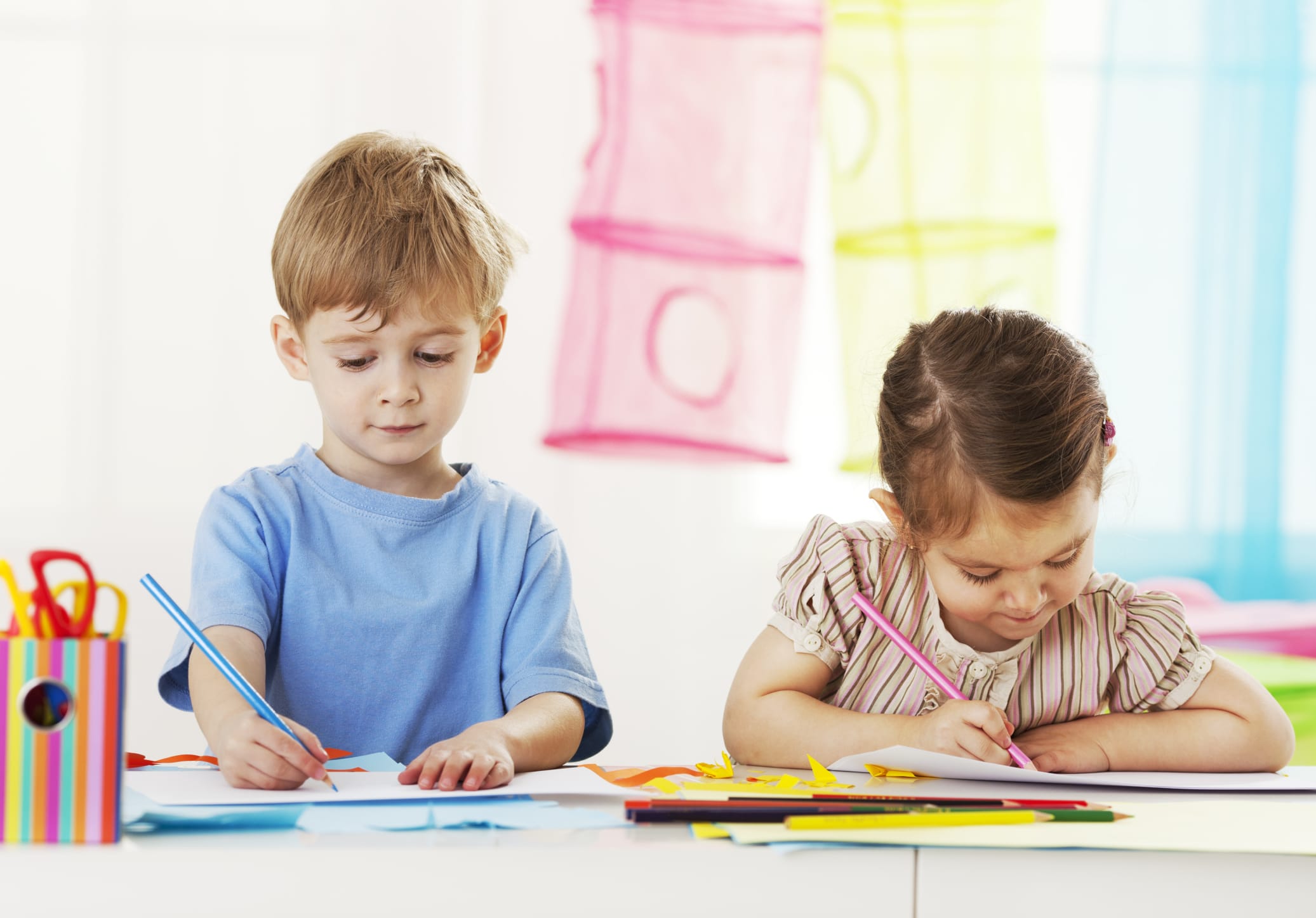 Stimolare l’attenzione nei bambini: le attività e i giochi più efficaci